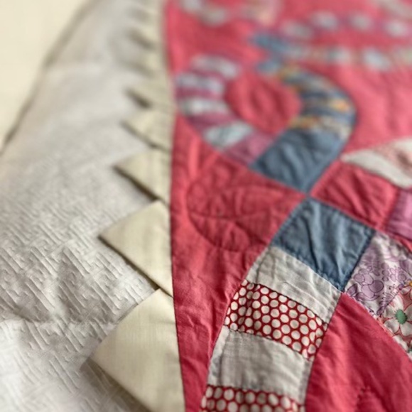 Vintage Pink Double Wedding Ring Quilt - Picture 6 of 7